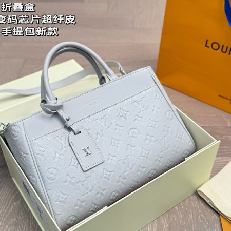 LV  Bag - Image 3