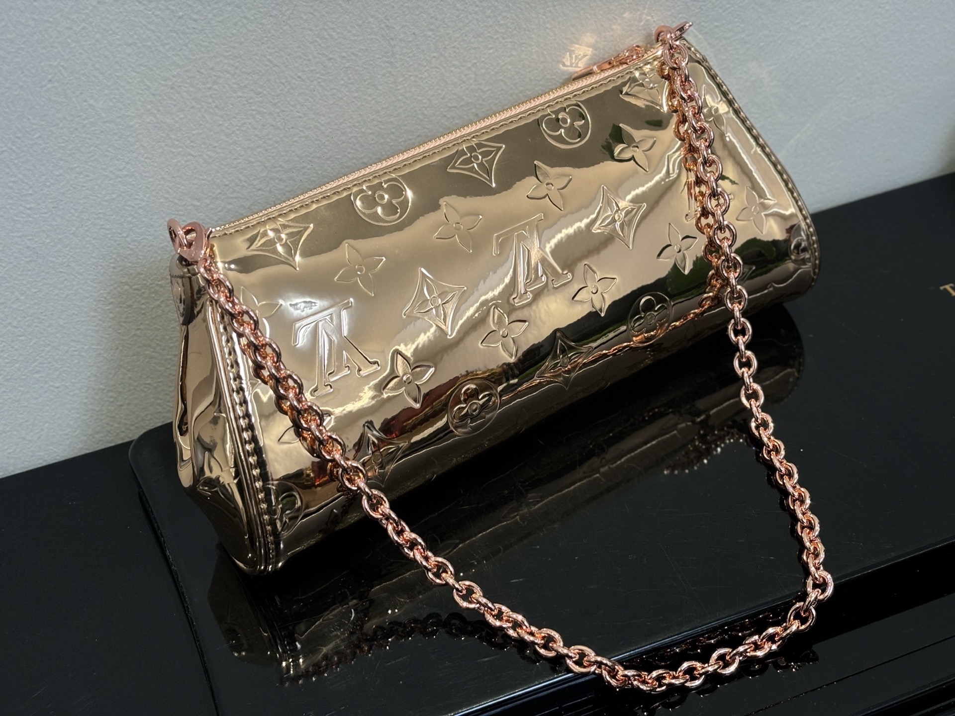 LV Pochette Eva 10A - Image 1