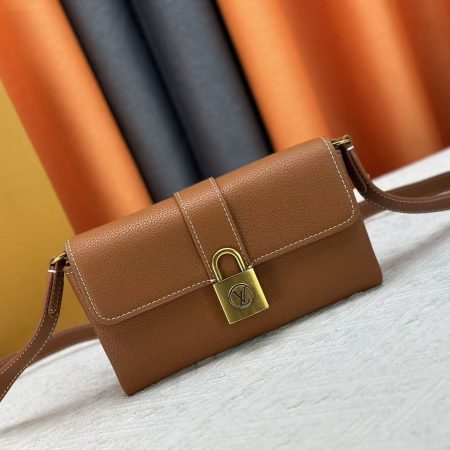 LV Wallet On Chain Handbag - Image 2