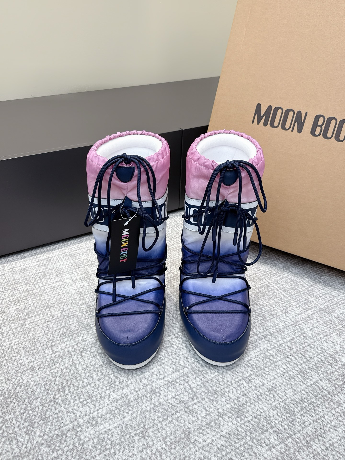 Moon Boot - Image 1
