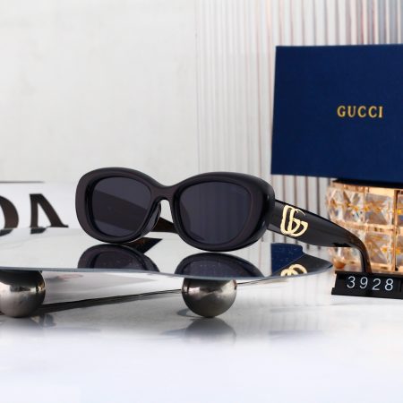 Gucci Fashionable Sunglasses - Image 2