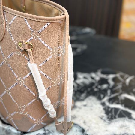 Lv onthego Shopping Bag - Image 6