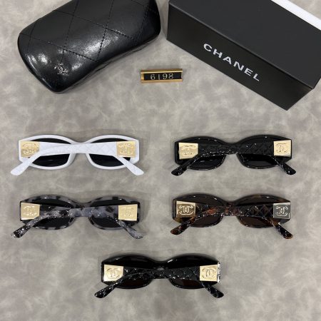 Chanel Fashionable Sunglasses - Image 2