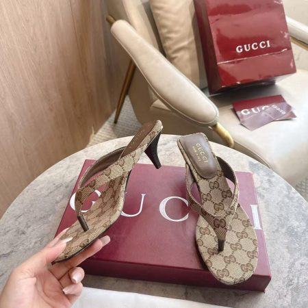 Gucci Women's Vittoria Thong in Sand and Brown GG Canvas - Image 3