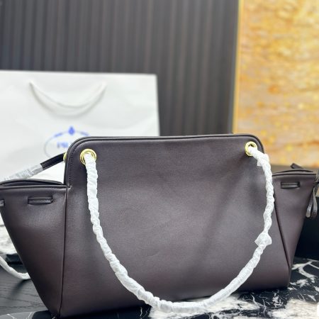 Prada Vitello Daino Handbag - Image 8