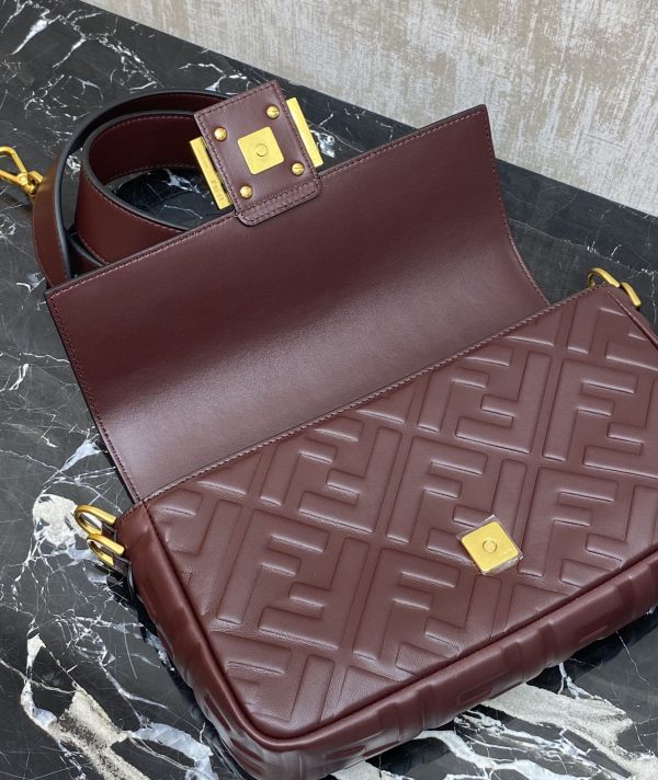 Fendi Baguette Iconic Top Quality