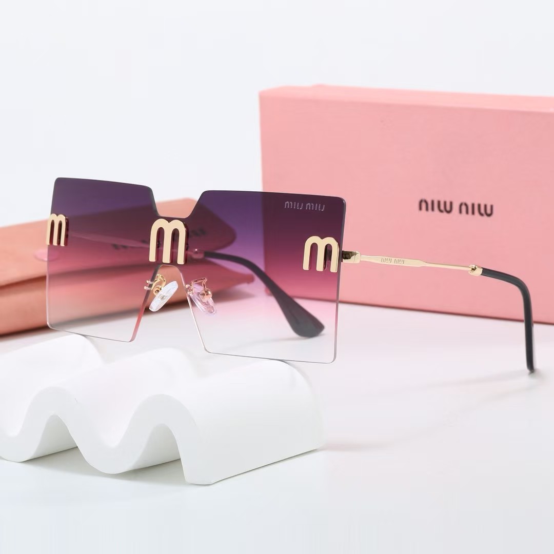 Miu Miu Fashionable Sunglasses - Image 5