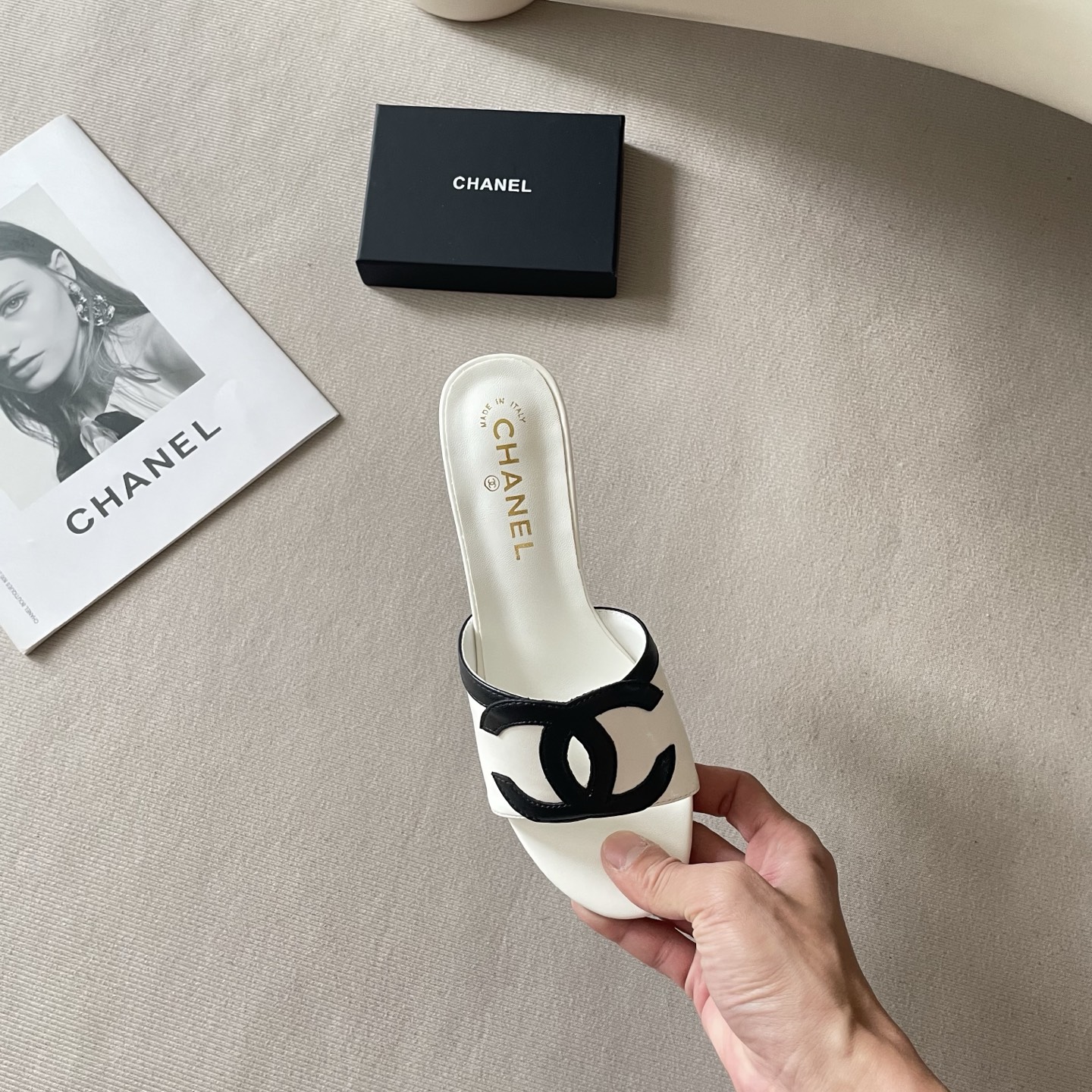 Chanel 26P Double C Two-Tone Kitten Heel Slippers - Image 9