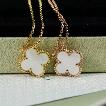 Van Cleef&Arpels VCA Vintage Alhambra Pendant, Mother-of-pearl Necklacce - Image 3