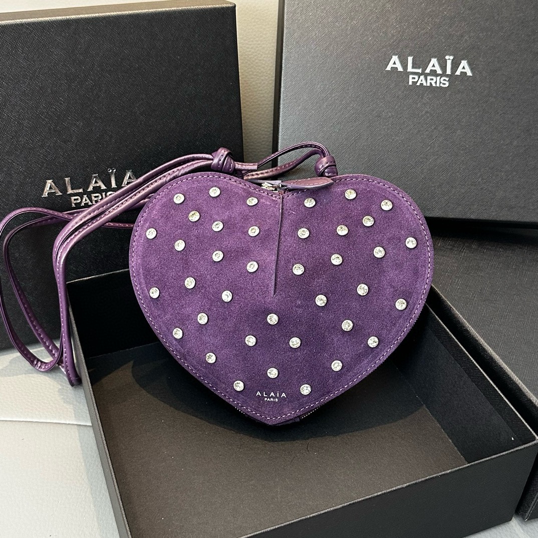 ALaia Diamond Heart Handbag - Image 11
