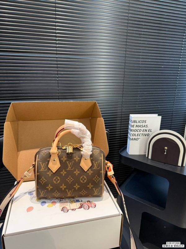 LV Speedy Bandoulière 20 Monogram Bag