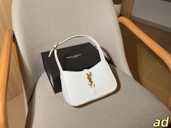 Saint Laurent Le 5 à 7 Hobo Shoulder Bag