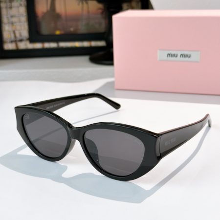Miu Miu Fashionable Sunglasses - Image 2