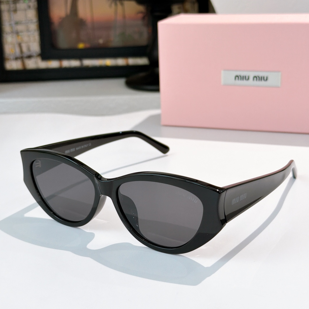 Miu Miu Fashionable Sunglasses - Image 2