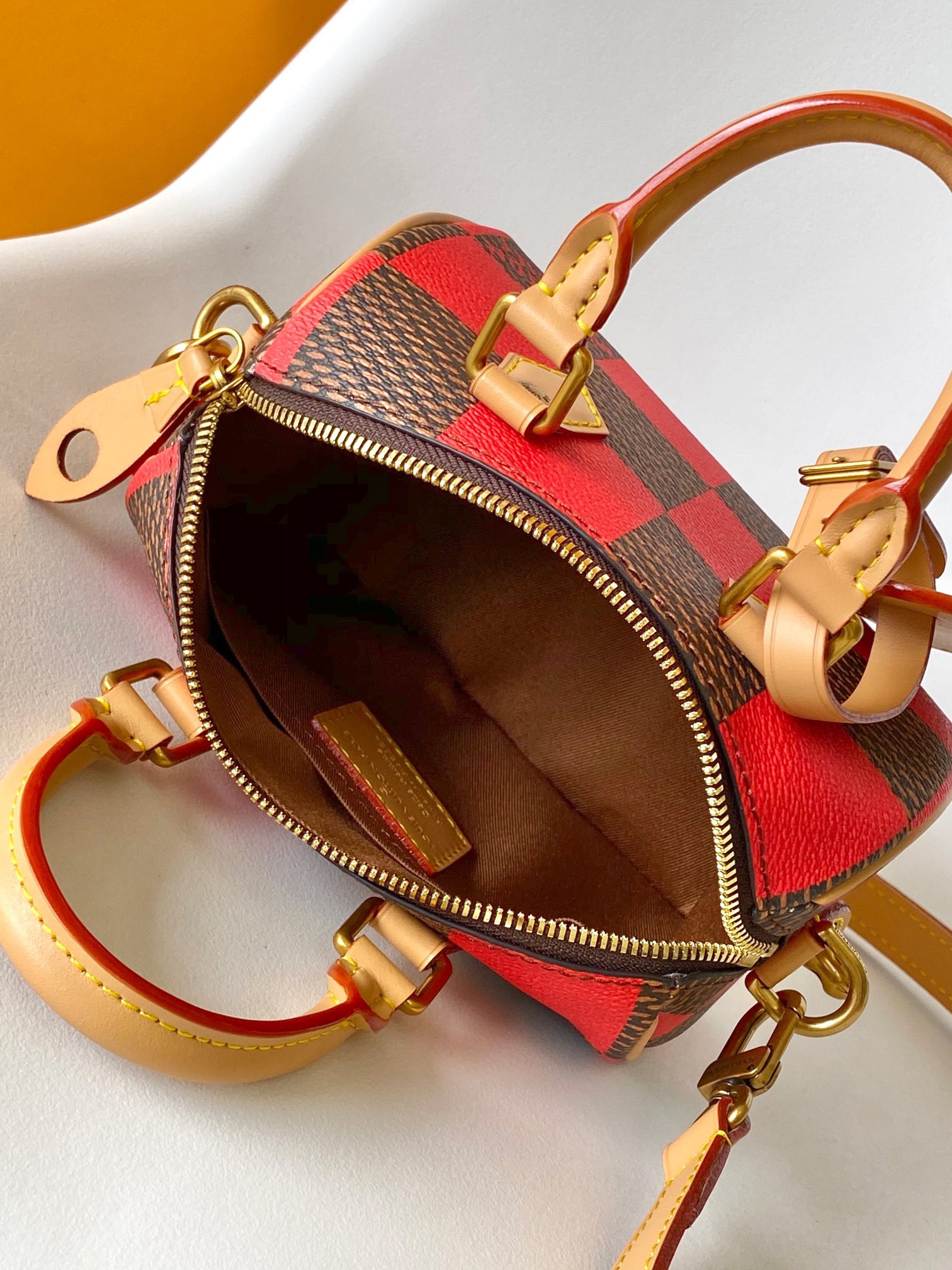LV Damier Pop Speedy Bandoulière 18 Bag Jaune Mat - Image 10