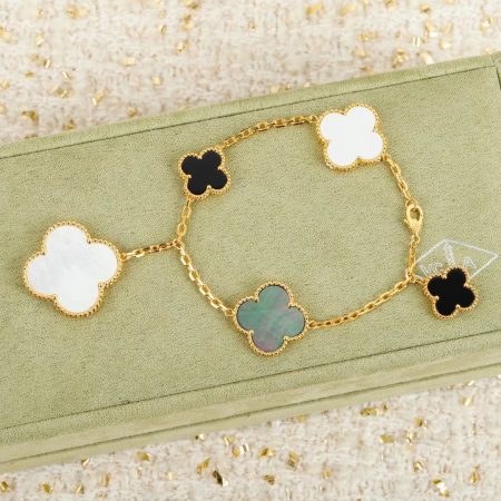 Van Cleef&Arpels VCA irregular alhambra Bracelet - Image 5
