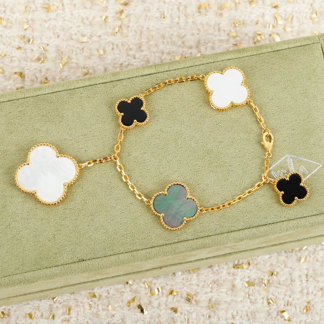 Van Cleef&Arpels VCA irregular alhambra Bracelet - Image 5