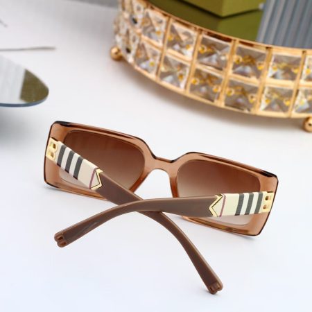 Burberry Fashionable Sunglasses - Image 9