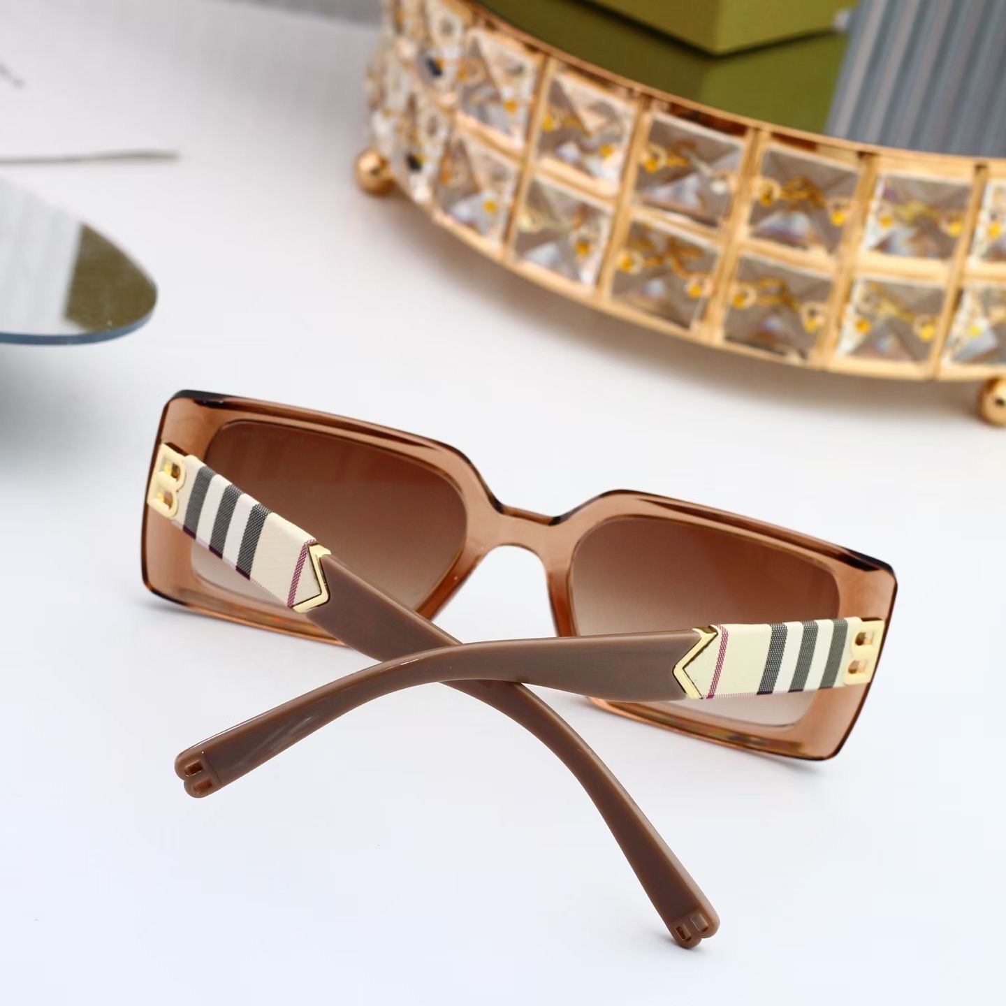 Burberry Fashionable Sunglasses - Image 9