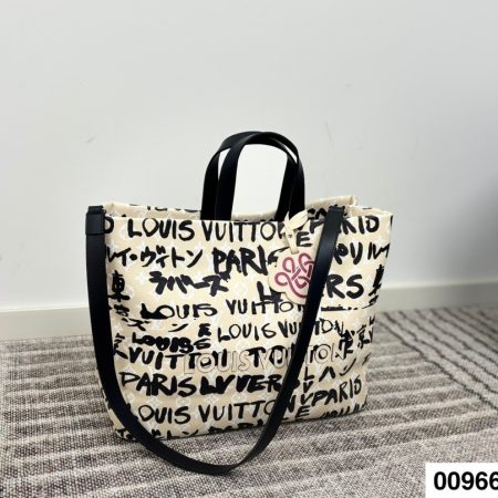 LV Underarm Tote Bag - Image 3