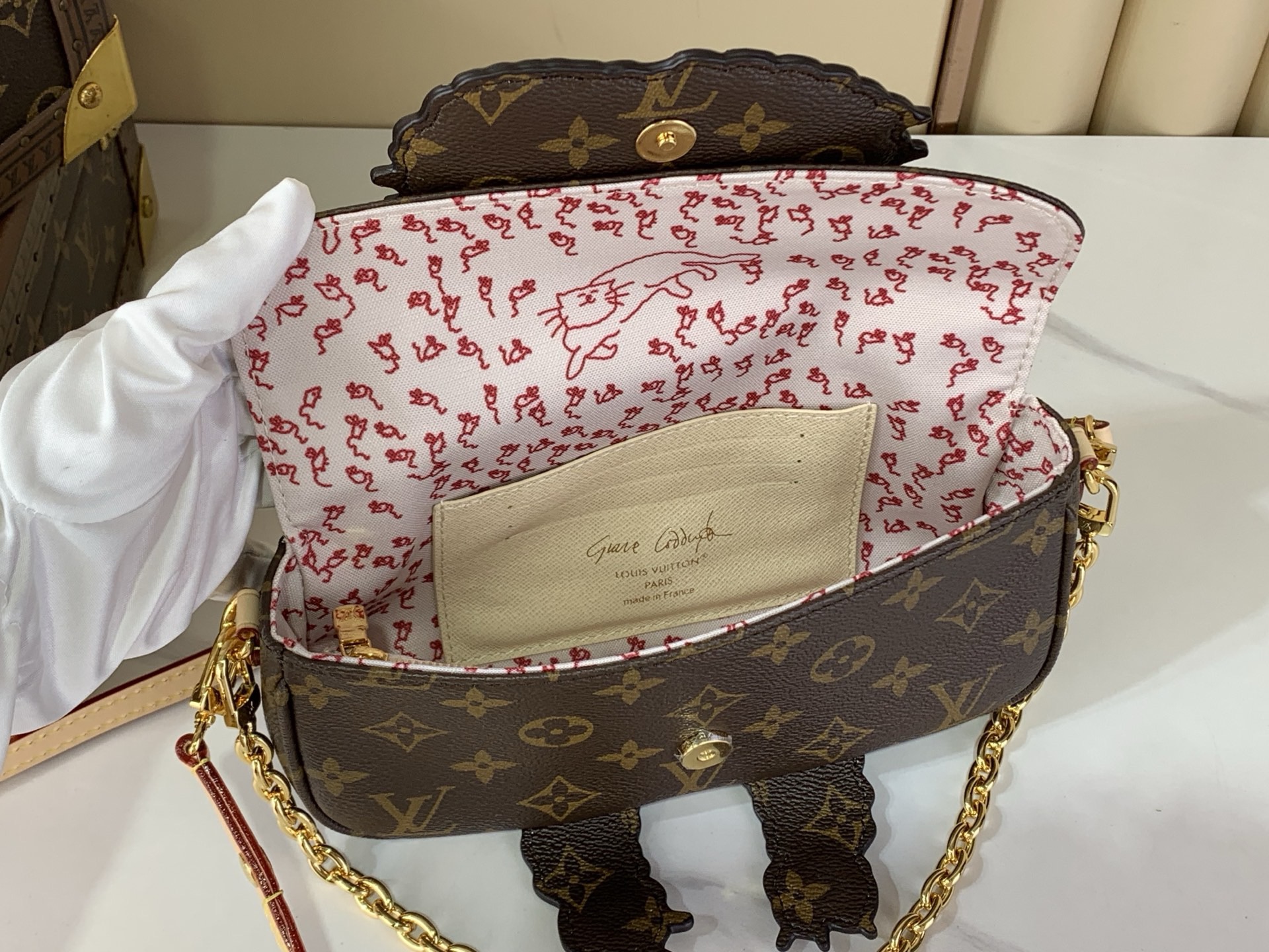 LV Wallet On Chain Ivy Monogram Canvas - Image 9