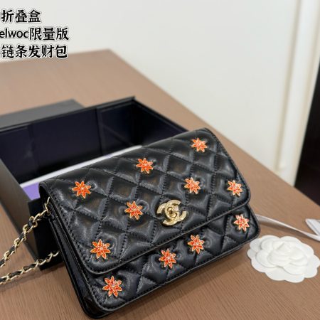 Chanelwoc Badge Chain Money Bag - Image 3