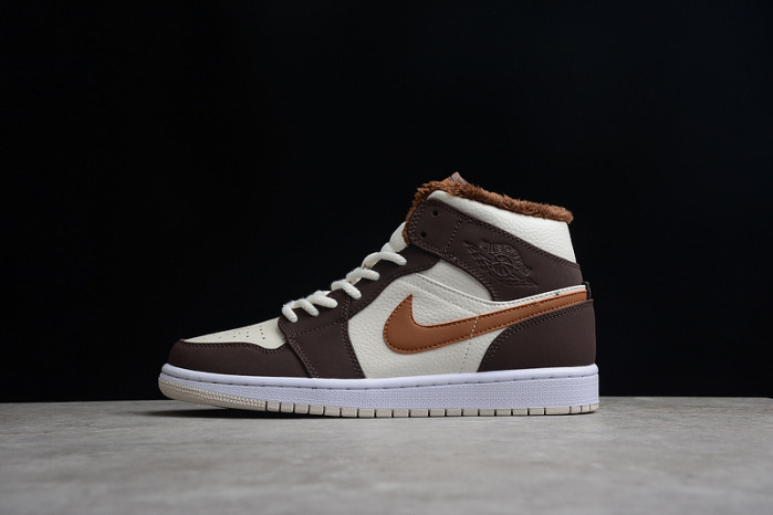Air Jordan 1 Mid DO6699-200 - Image 2