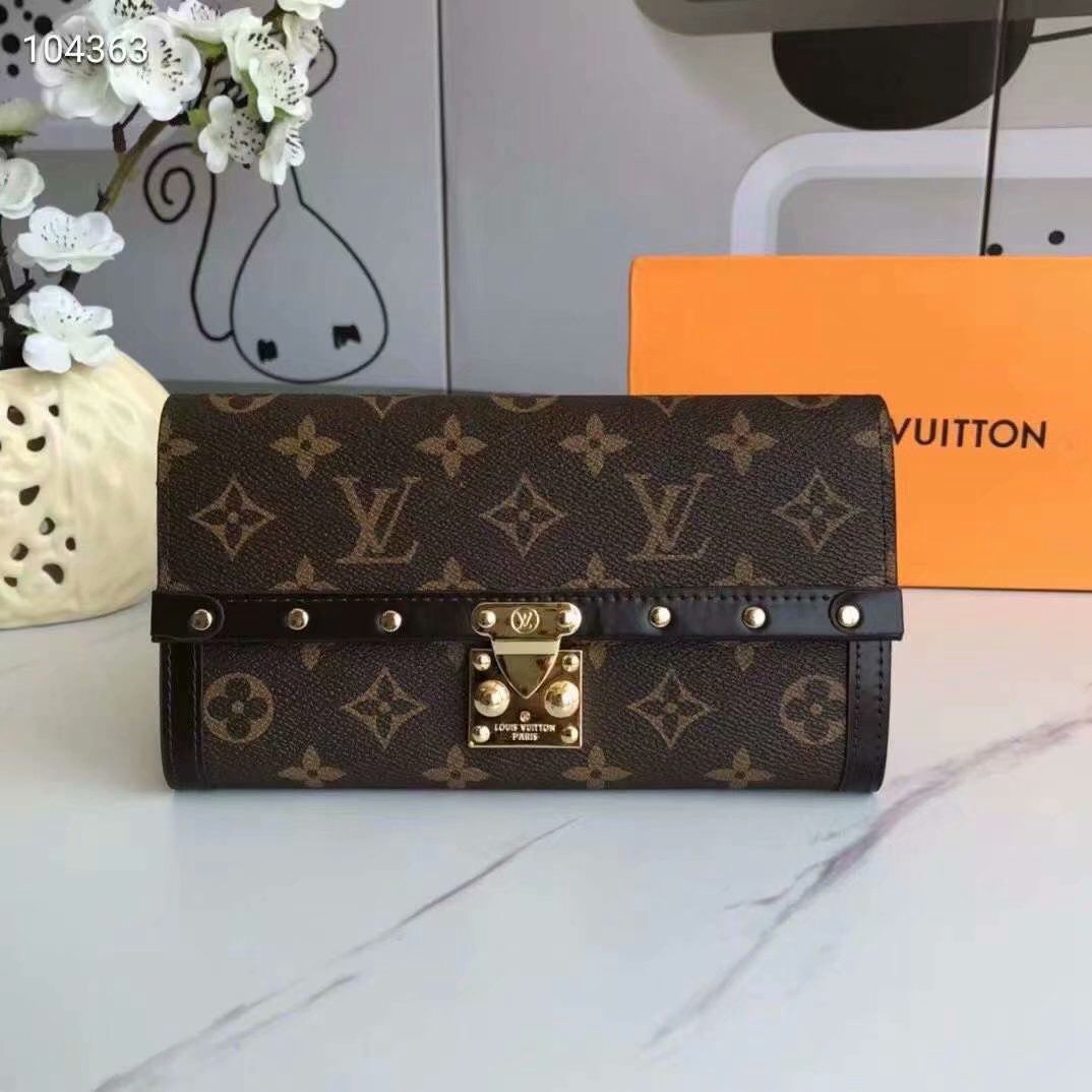 LV Capucines Wallet - Image 3