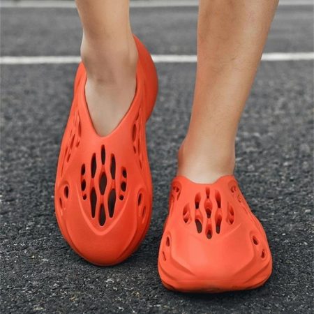 Yeezy Foam Runner Magma Red - Image 4