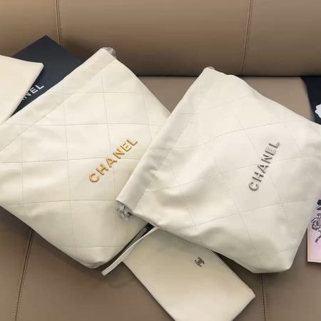 Chanel 22 Shopping Bag