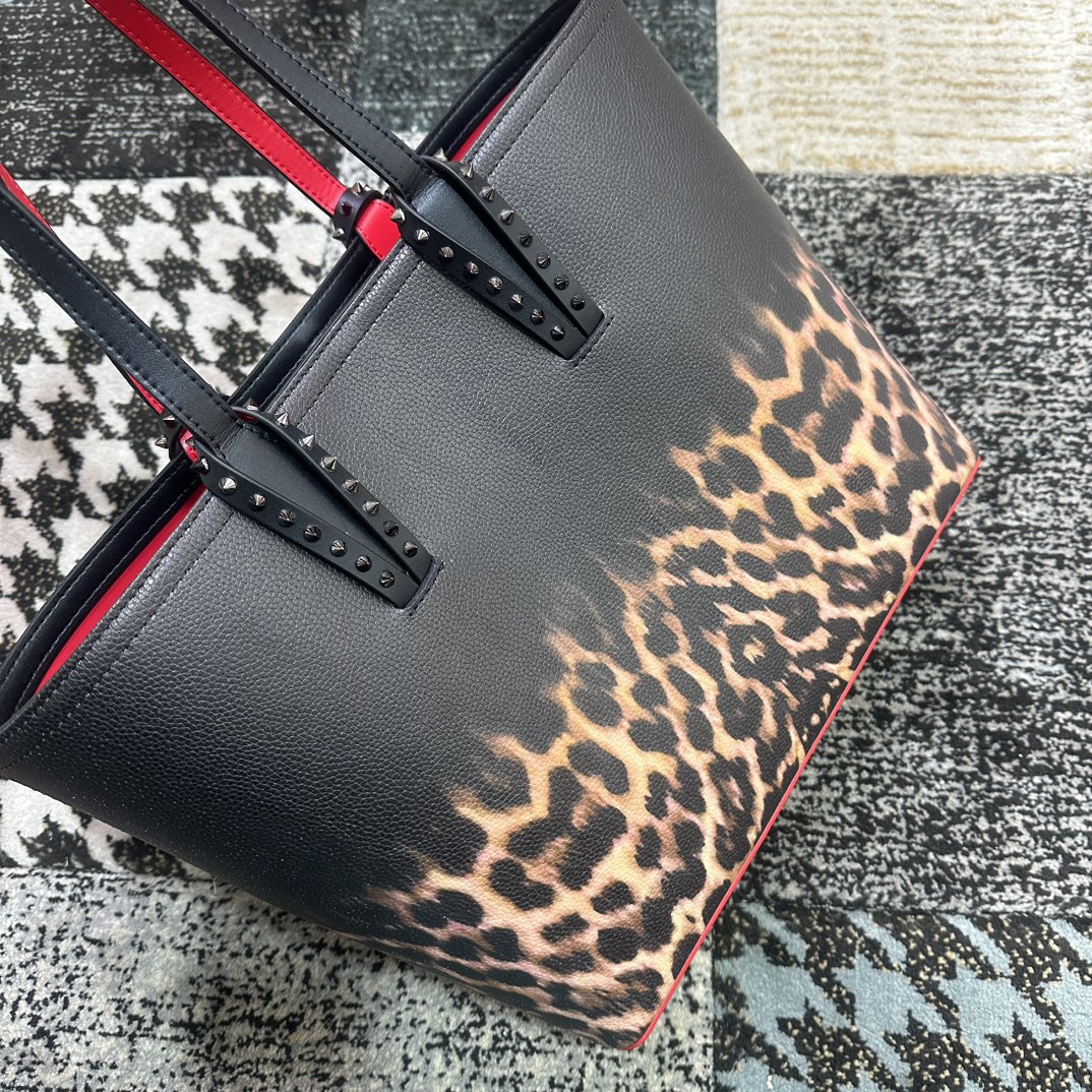 Christian Louboutin Handbag - Image 4