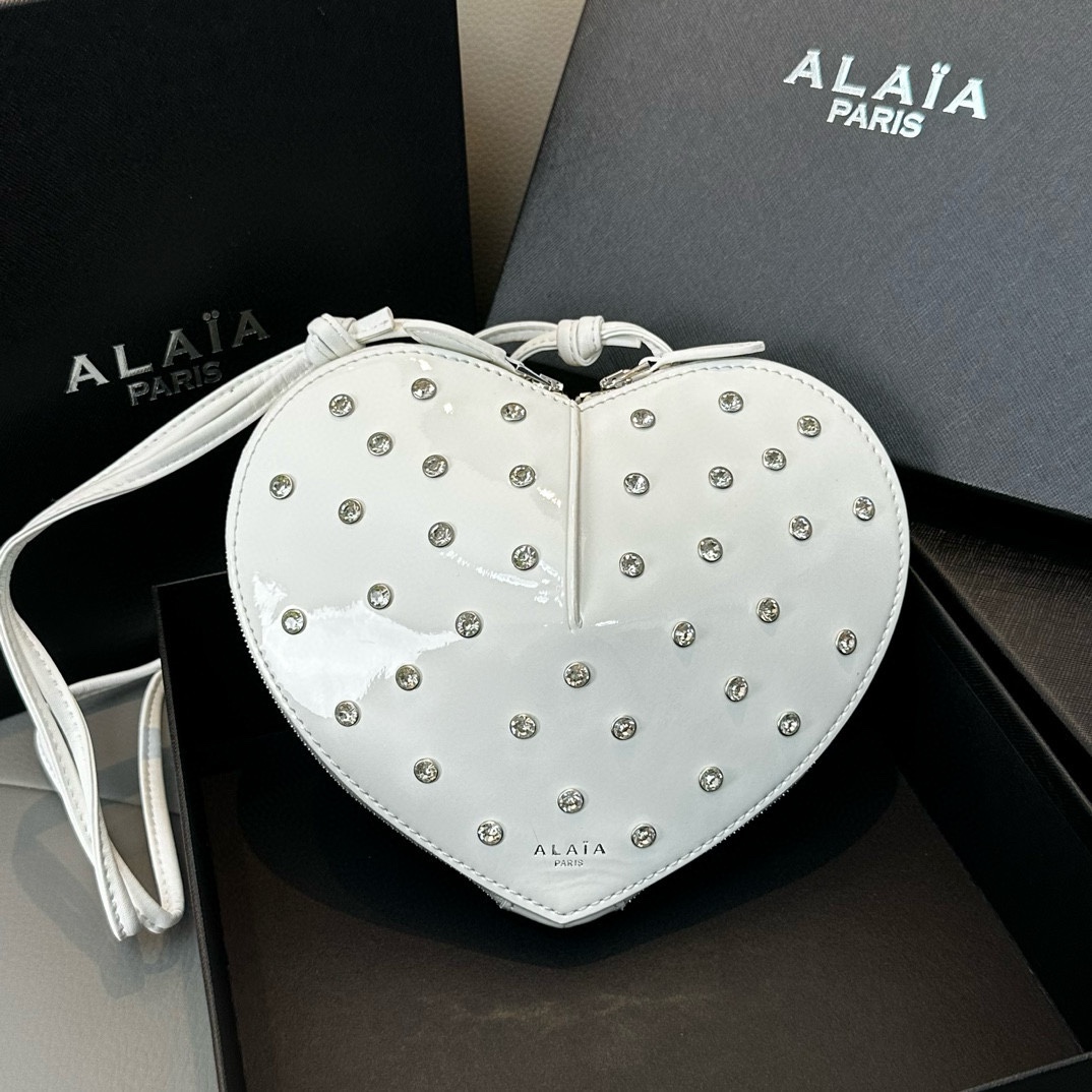 ALaia Diamond Heart Handbag - Image 8