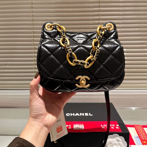 Chanel The Linge Chain Goes With Everything Retro Bag
