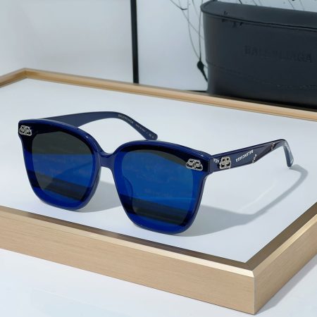 Balenciaga Mirror leg Logo  sunglasses Top quality - Image 3