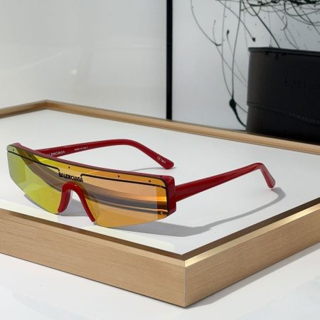 Balenciaga Mirror Logo  sunglasses Top quality - Image 5