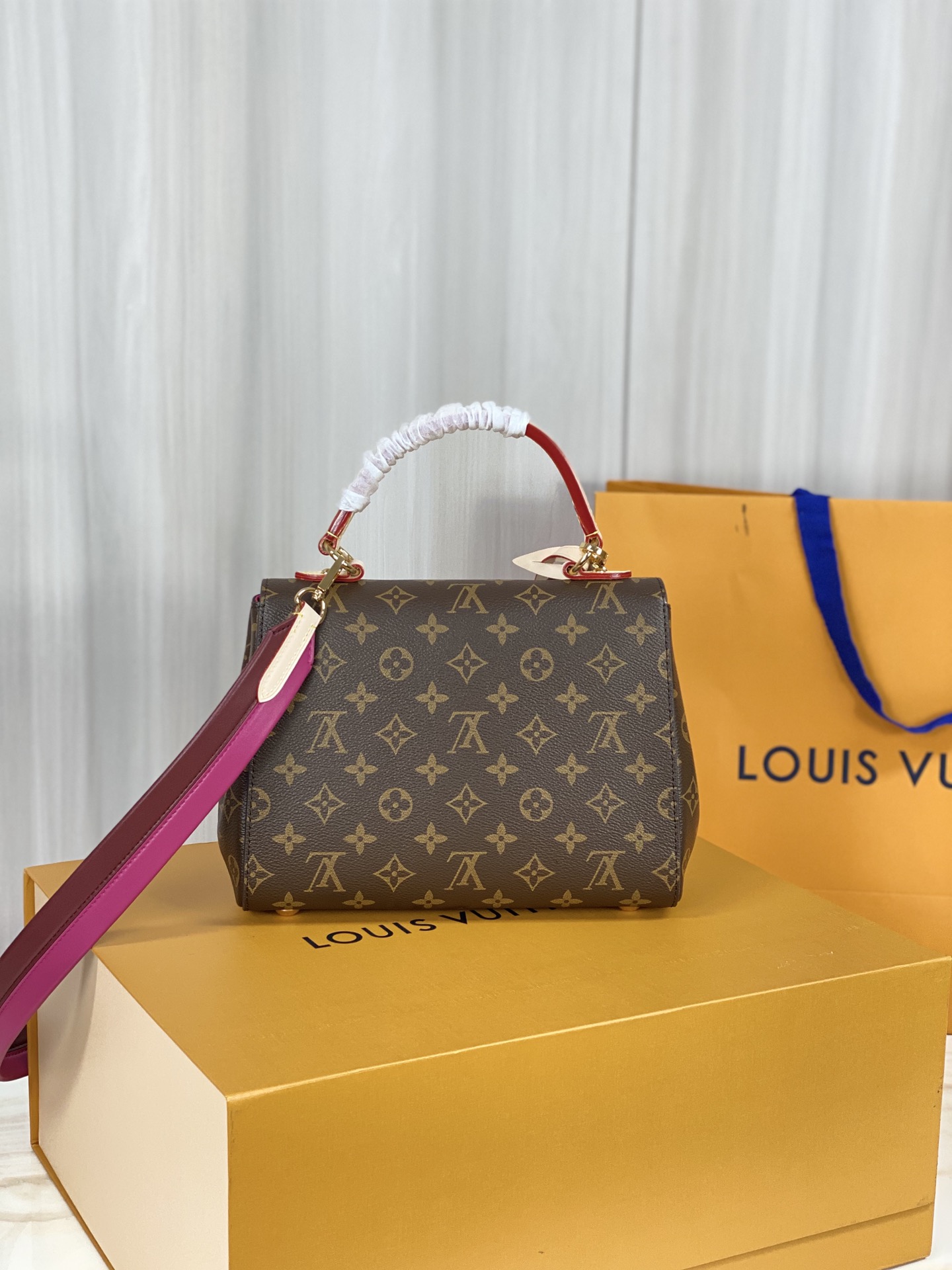 LV Cluny MM Bag - Image 9