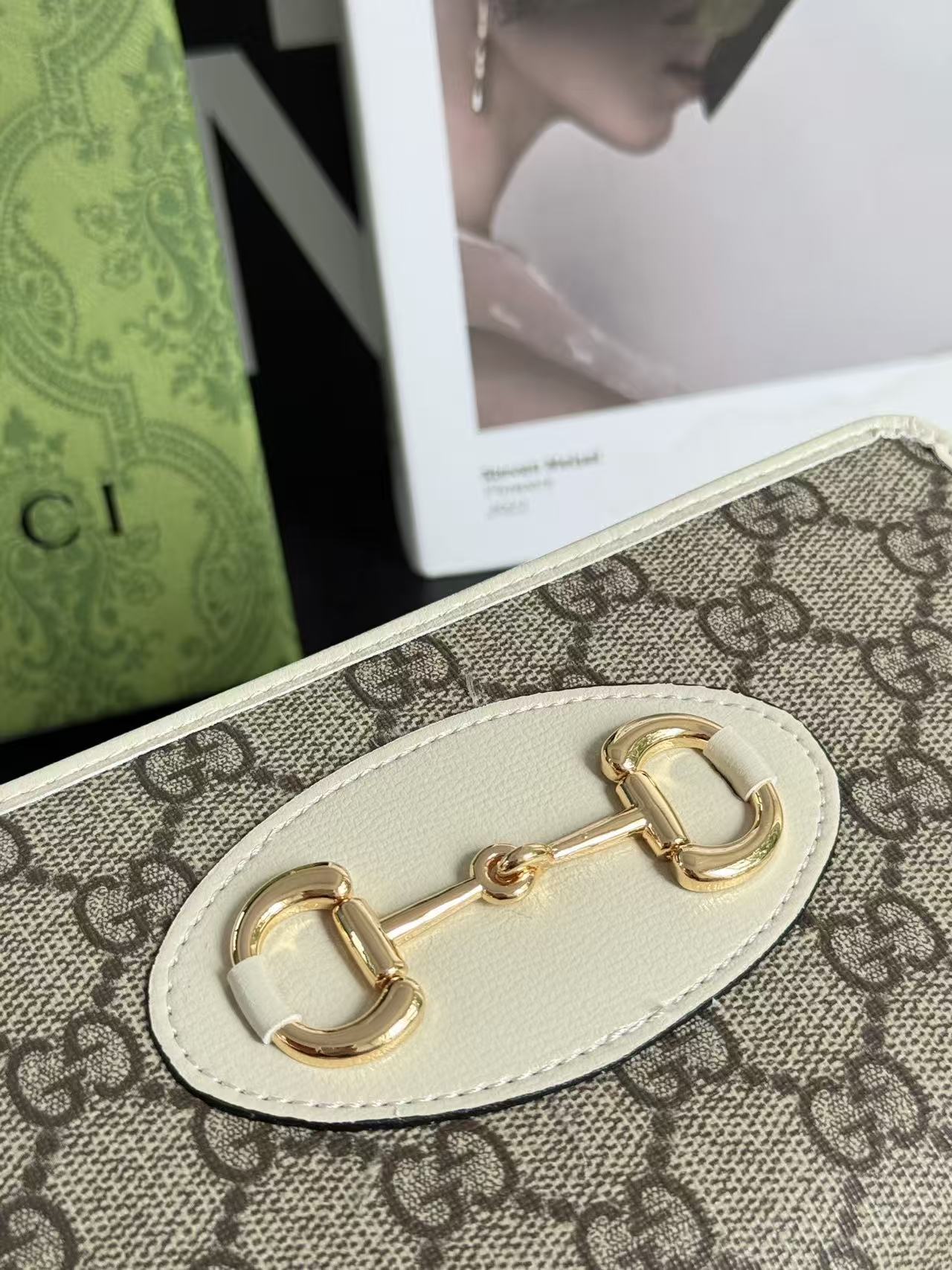 Gucci Zipper Wallet - Image 5