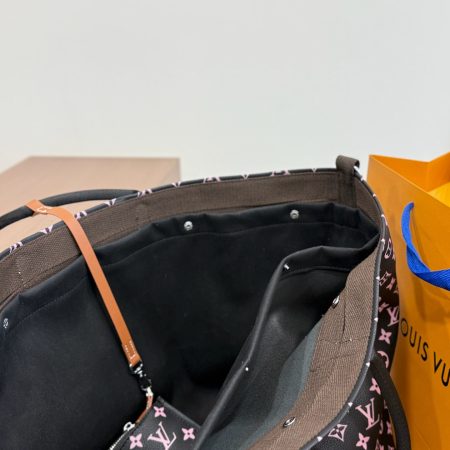LV's New Tote Bag - Image 8
