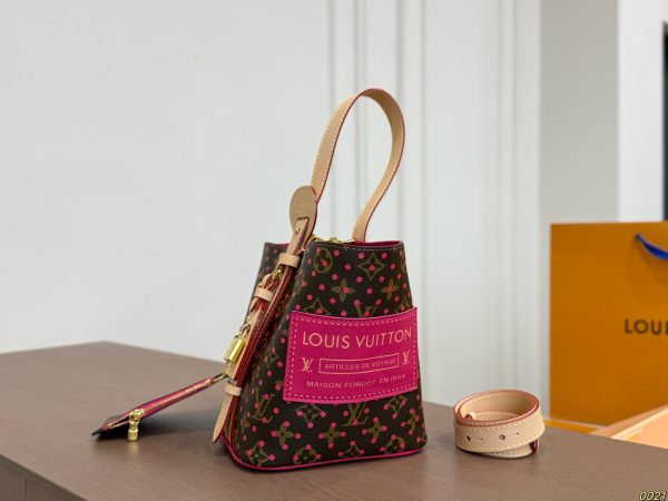 LV 25 Allinbb Bucket Bag