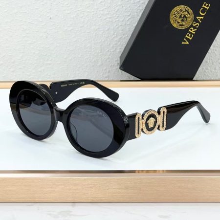 Versace Fashionable Sunglasses - Image 4