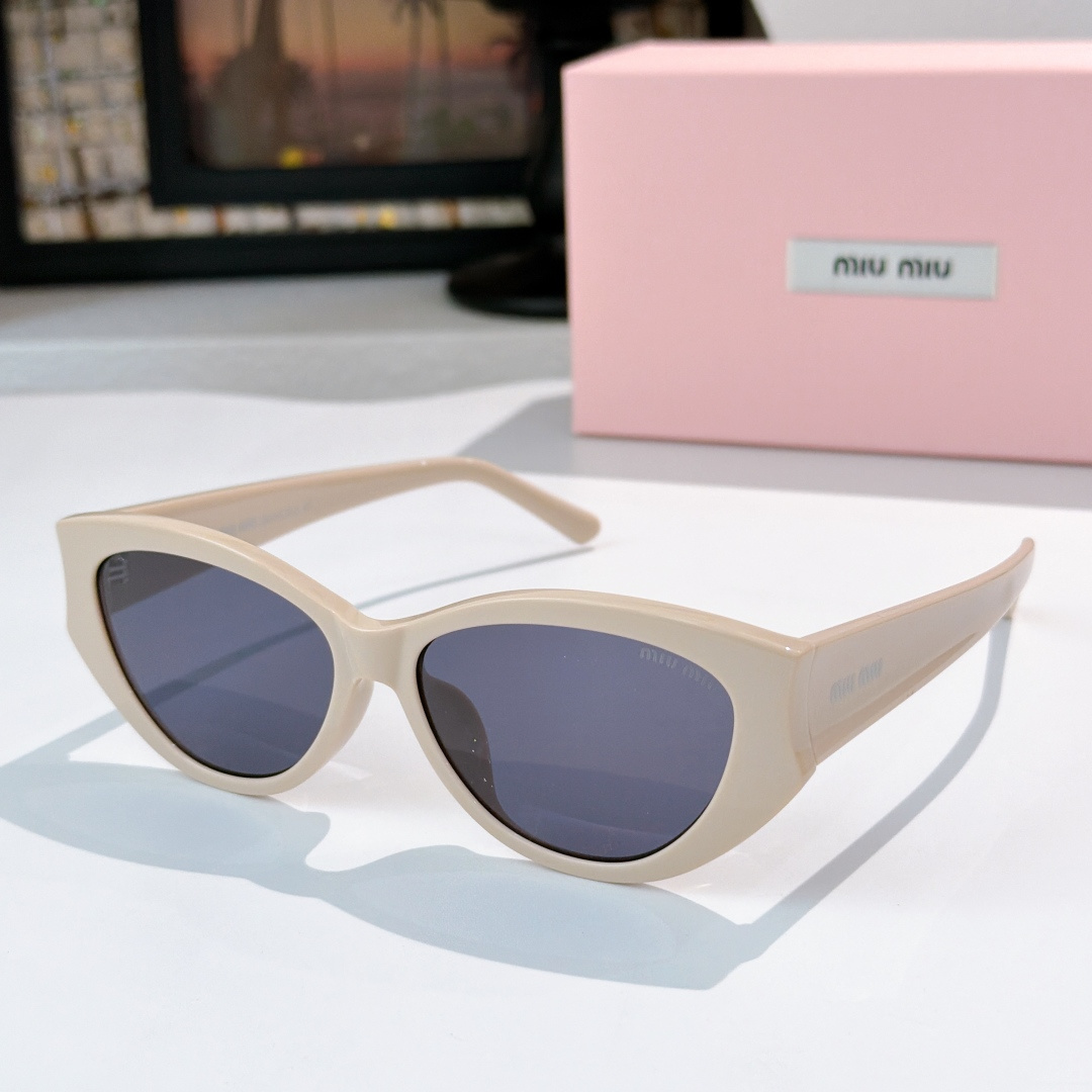 Miu Miu Fashionable Sunglasses - Image 3