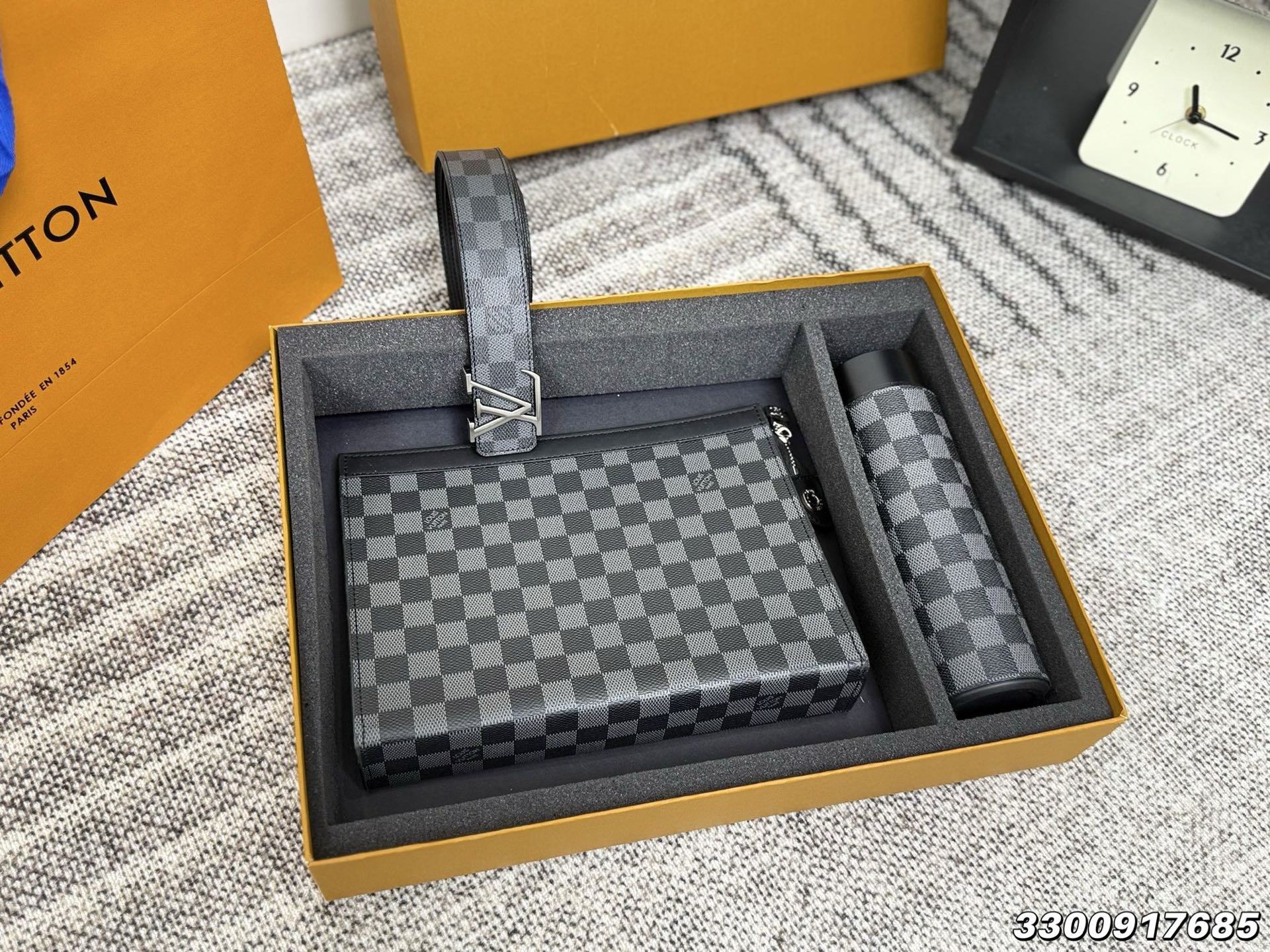 LV Belt + Handbag 2-Piece Set Damier Black (No water bottle) - Image 1