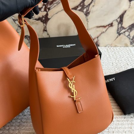Saint Laurent Le 5 à 7 hobo Bag - Image 12