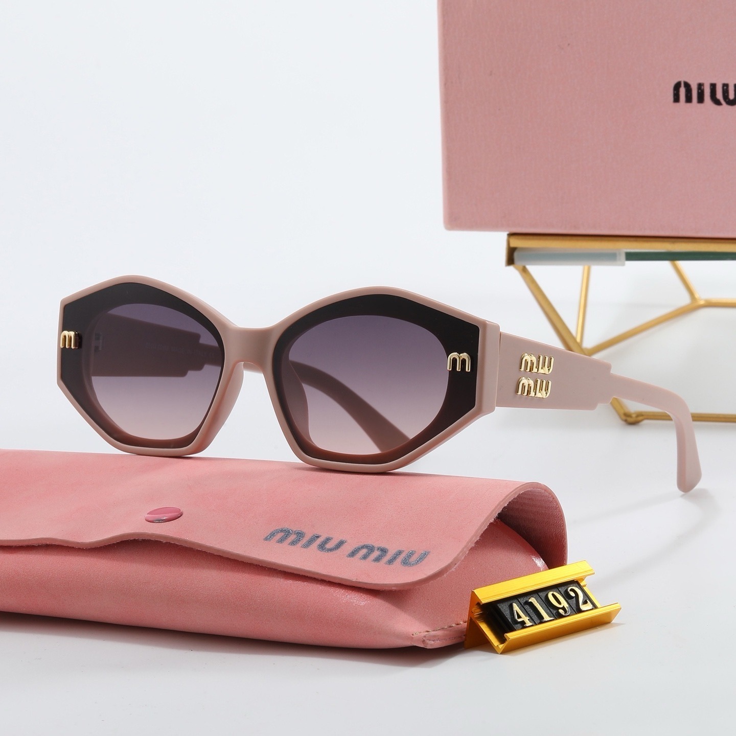 Miu Miu Fashionable Sunglasses - Image 4