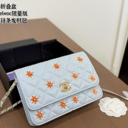 Chanelwoc Badge Chain Money Bag