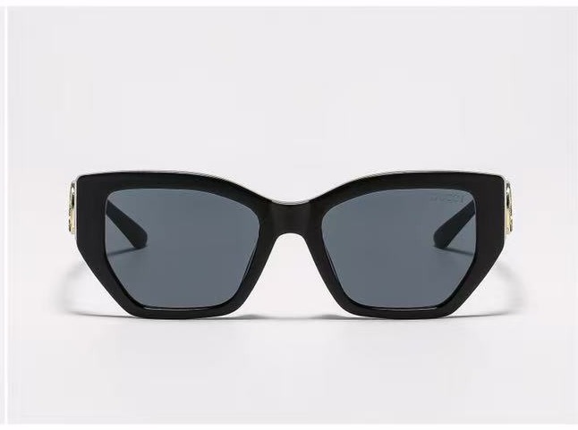 Gucci Fashionable Sunglasses - Image 7
