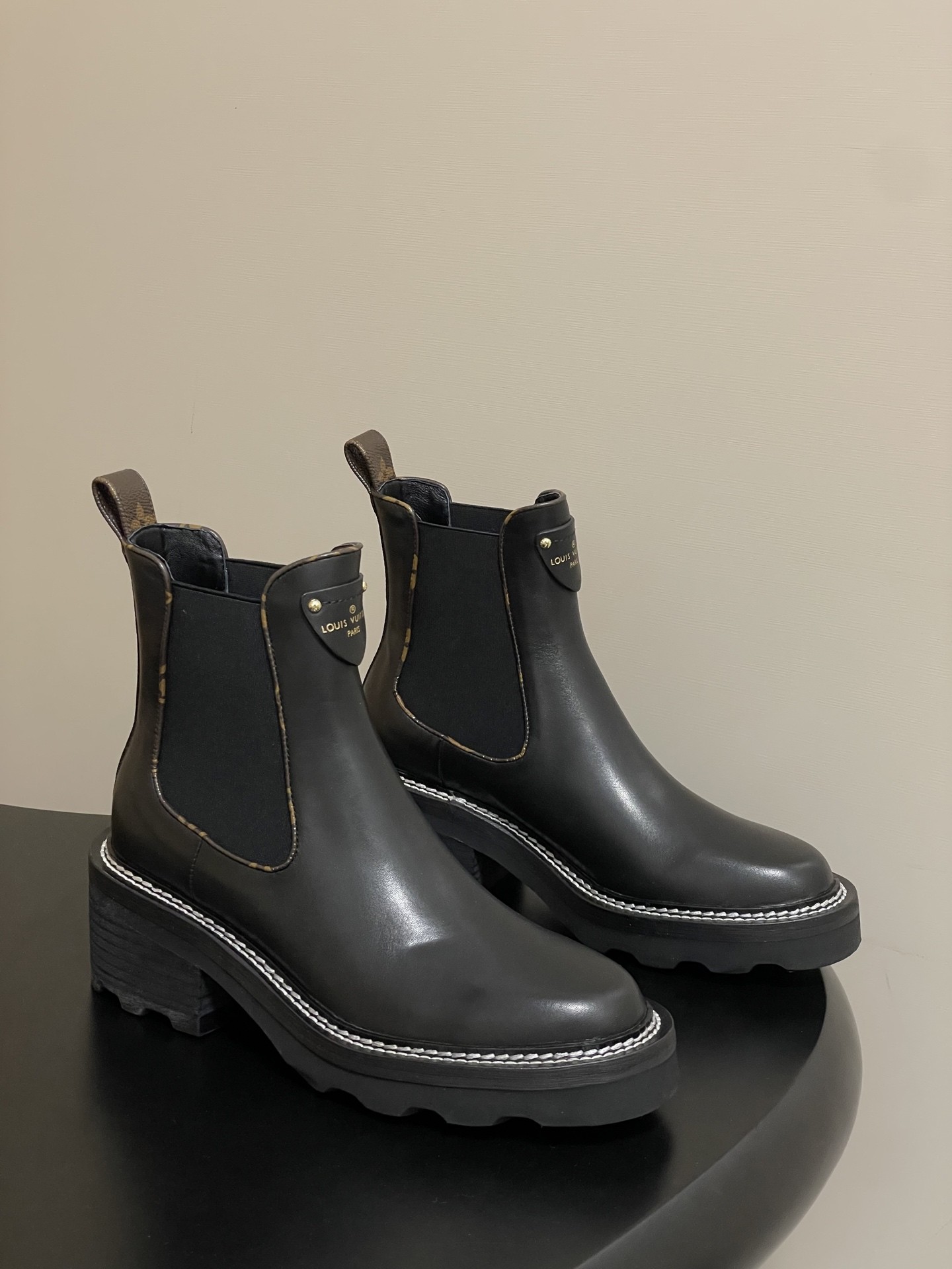 LV Beaubourg Boots - Image 5