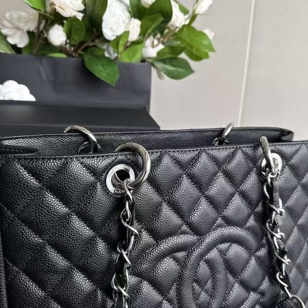 CHANEL Caviar Quilted Grand Shopping Tote GST Black - Image 3