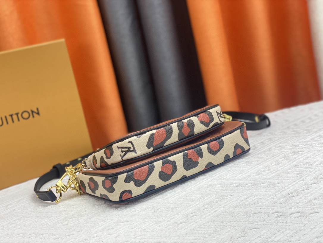 LV  Multi Pochette Bag - Image 5