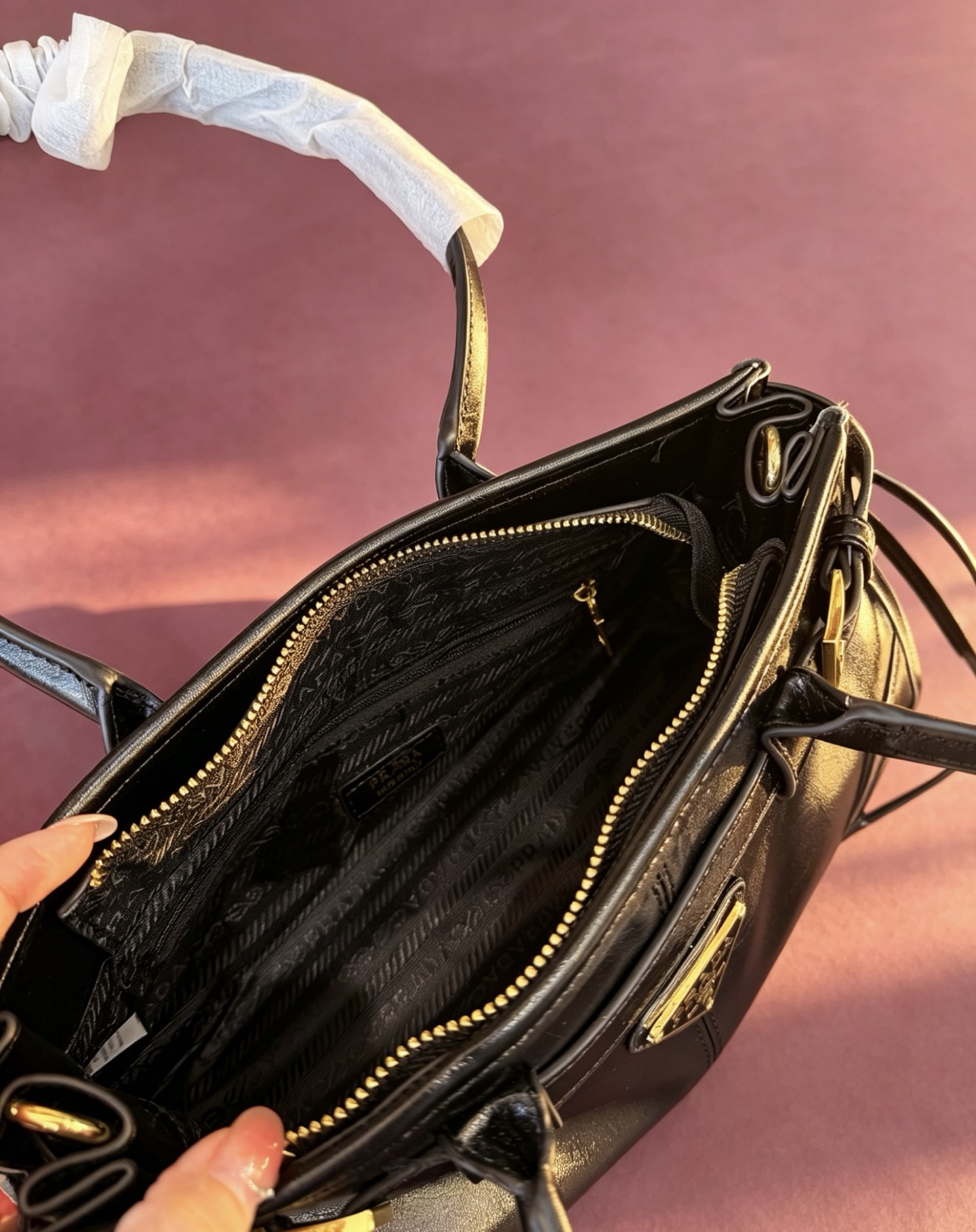 Prada Bonny Medium Handbag - Image 9